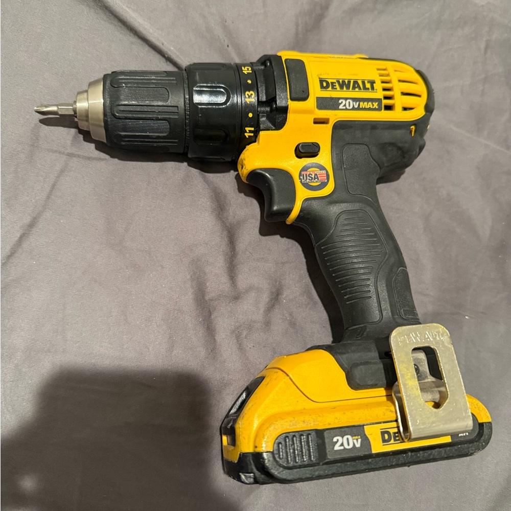 DEWALT 20V Max Cordless Drill/Driver - Yellow/Black